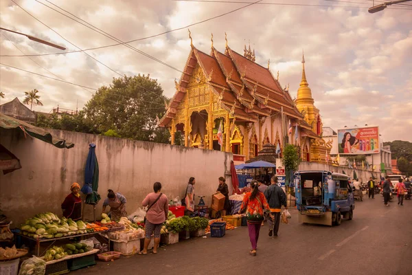Marketstreet Frente Wat Mung Muang Mercado Kad Luang Cidade Chiang — Fotografia de Stock
