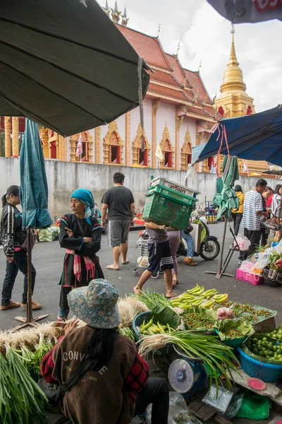 位于泰国北部清莱市Kad Luang市场的Wat Mung Muang街前面的市场街 泰国清莱 2019年11月 — 图库照片