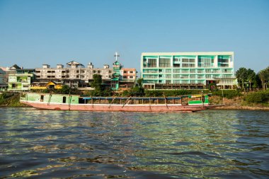 Chiang Saen kasabası Kuzey Tayland 'daki Chiang Rai şehrinin kuzeyindeki mekong nehrinde. Tayland, Chiang Sean, Kasım 2019
