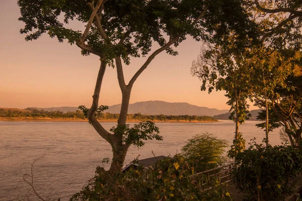 Kuzey Tayland Chiang Rai Şehrinin Kuzeyindeki Chiang Saen Kasabasındaki Mekong — Stok fotoğraf