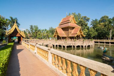 Chiang Saen kasabasındaki Pha Ngao Tapınağı Wat Phra Kuzey Tayland 'daki Chiang Rai şehrinin kuzeyindeki Mekong Nehri' nin altın üçgeni. Tayland, Chiang Sean, Kasım 2019