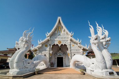 Kuzey Tayland 'daki Chiang Rai şehrinin kuzeyindeki Sop Ruak kasabasındaki Wat Sob Ruak. Tayland, Chiang Sean, Kasım 2019