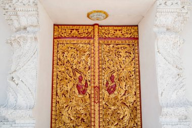 Kuzey Tayland 'daki Chiang Rai şehrinin kuzeyindeki Sop Ruak kasabasındaki Wat Sob Ruak. Tayland, Chiang Sean, Kasım 2019