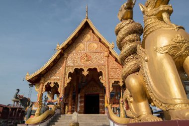 Kuzey Tayland 'ın Chiang Rai kentindeki Chiang Saen kasabasındaki wat Pha Khaopan. Tayland, Chiang Sean, Kasım 2019