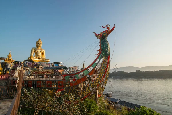 Giant Boeddha Dragon Boat Temple Aan Mekong River Stad Sop — Stockfoto