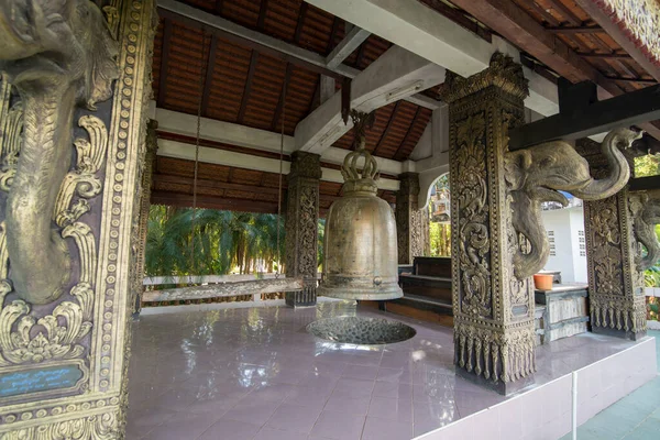 Temple Bell Jar Uposatha Hall Közelében Wat Phra Borommathat Város — Stock Fotó