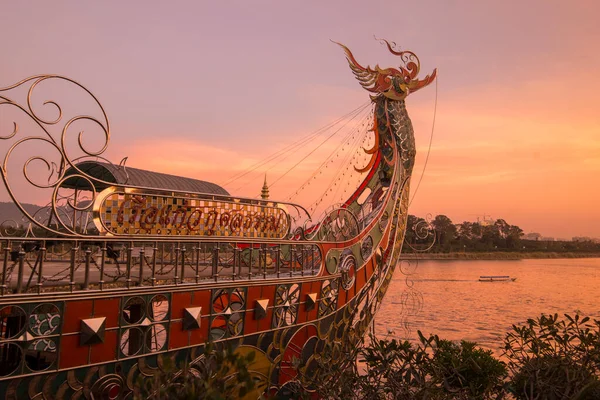 Templo Del Barco Del Dragón Del Buda Gigante Río Mekong — Foto de Stock