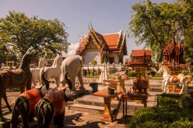 Tayland 'ın Tak ilindeki Tak kasabasındaki Kral Taksin Tapınağı. Tayland, Tak, Kasım 2019 