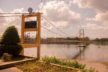 Tayland 'ın Tak ilindeki Tak kasabasındaki köprü. Tayland, Tak, Kasım 2019 