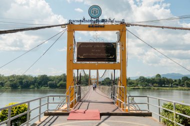 Tayland 'ın Tak ilindeki Tak kasabasındaki köprü. Tayland, Tak, Kasım 2019 