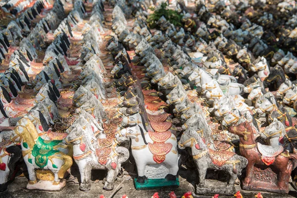 タイのタク県タック町にあるタクシン王の神社 2019年11月 — ストック写真