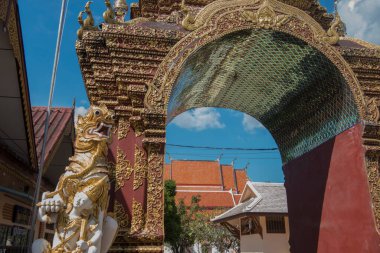 Tahiland 'ın Tak iline bağlı Mae Sot kasabası yakınlarındaki Wat Aranyakhet. Tayland, Mae Sot, Kasım 2019 