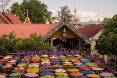 Tahiland 'ın Tak ilindeki Mae Sot kasabası yakınlarındaki Tayland Birlik Tapınağı. Tayland, Mae Sot, Kasım 2019 