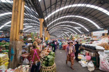 Tahiland 'ın Tak ilindeki Mae Sot kasabasındaki şehir pazarında. Tayland, Mae Sot, Kasım 2019 