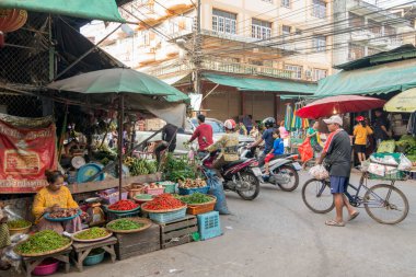 Tahiland 'ın Tak ilinin eski Mae Sot kasabasındaki markette kırmızı biber. Tayland, Mae Sot, Kasım 2019 