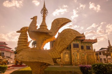 Tahiland 'ın Tak iline bağlı Mae Sot kasabası yakınlarındaki Wat Thai Wattanaram. Tayland, Mae Sot, Kasım 2019 