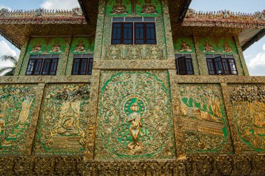 Tahiland 'ın Tak iline bağlı Mae Sot kasabası yakınlarındaki Wat Thai Wattanaram. Tayland, Mae Sot, Kasım 2019 