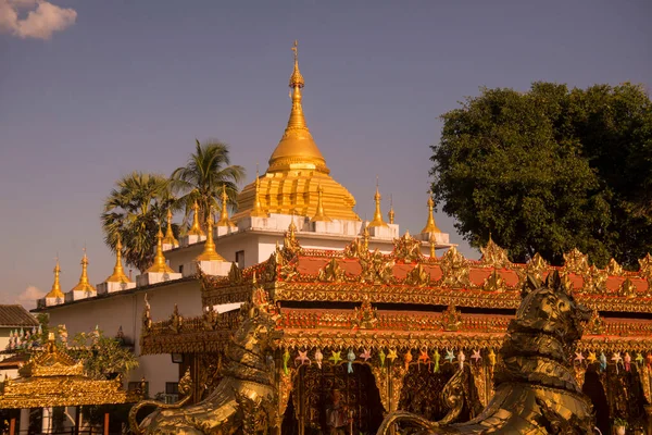 Wat Thai Wattanaram Nær Byen Mae Sot Provinsen Tak Tahiland - Stock-foto