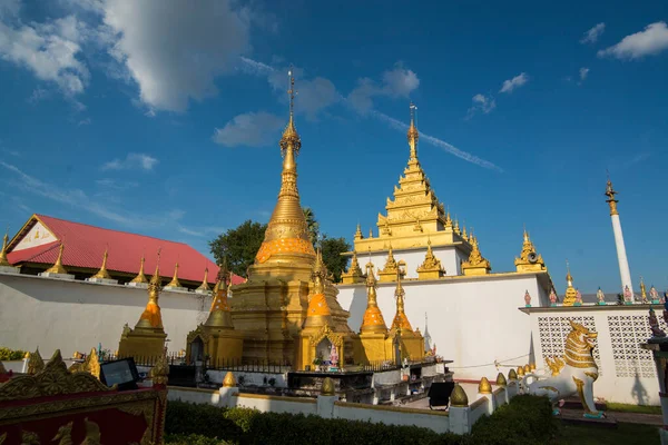 タイのタクシー州のメイ ソットの町の近くにあるワット ワタナラム ソット 2019年11月 — ストック写真