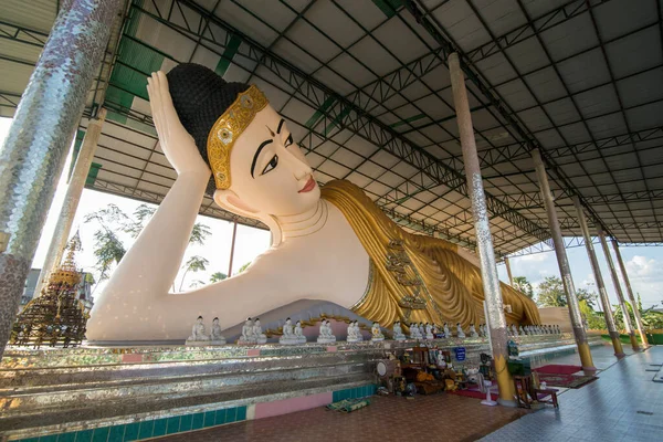 Лежащий Будда Ват Тай Ваттанарама Рядом Городом Мэй Сот Провинции — стоковое фото