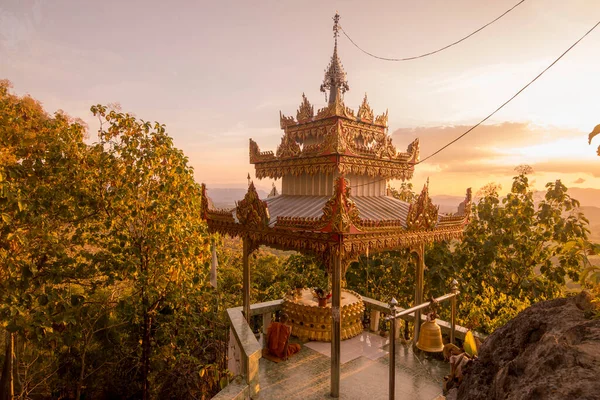 Храм Монаха Мьянмы Вершине Скалы Границе Таиланда Мьянмы Недалеко Пхра — стоковое фото