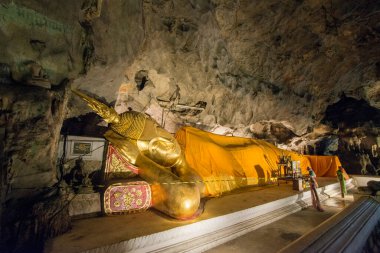 Büyük Buda, Tayland 'ın Phetchaburi eyaletindeki Wat Tham Khao Luang Mağarası' nda ya da Phetchaburi şehrinde bulunur. Tayland, Phetburi, Kasım 2019