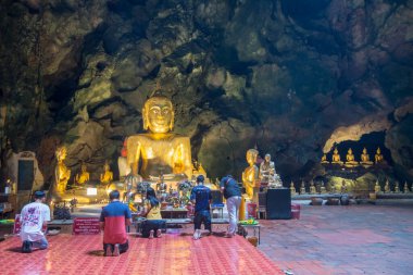 Büyük Buda, Tayland 'ın Phetchaburi eyaletindeki Wat Tham Khao Luang Mağarası' nda ya da Phetchaburi şehrinde bulunur. Tayland, Phetburi, Kasım 2019