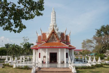Tayland 'ın Phetchaburi eyaletindeki Phetchaburi veya Phetchaburi şehir tapınağı. Tayland, Phetburi, Kasım 2019