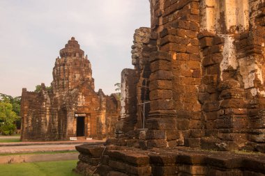 Wat Kamphaeng Laeng Tapınağı 'nın kalıntıları, Tayland' ın Phetchaburi ilinde Phetchaburi şehrindedir. Tayland, Phetburi, Kasım 2019