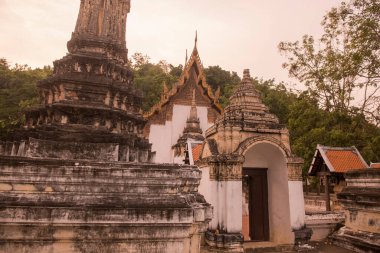 Tayland 'ın Phetchaburi ilindeki Phetchaburi şehrindeki Wat Sra Bua Tapınağı. Tayland, Phetburi, Kasım 2019