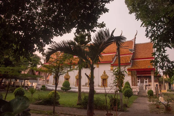 タイのPhetchaburi県のPhetchaburiまたはPhetburiのワットプラThantharath寺院よりも フェトブリ 2019年11月 — ストック写真