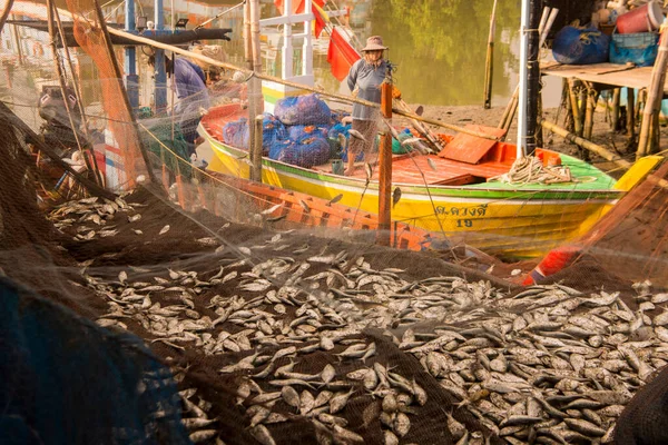 Uma Família Pesca Porto Fishingboat Golfo Tailândia Distrito Ban Laem — Fotografia de Stock