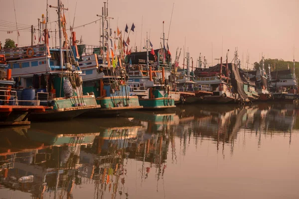 Рыболовная Лодка Харбор Заливе Таиланда Районе Бан Лаем Недалеко Города — стоковое фото