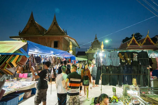 タイのPhetchaburi県のPhetchaburiまたはPhetburiのワット ブア寺院のナイトマーケット フェトブリ 2019年11月 — ストック写真