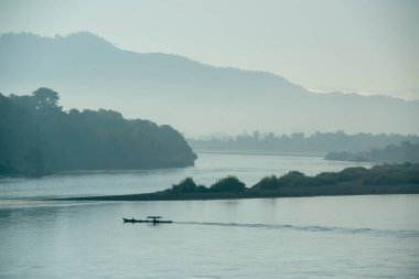 Tayland 'ın Chiang Raii şehrindeki Chiang Khong kasabasındaki Mekong Nehri' nin manzarası. Tayland, Chiang Khong, Kasım 2019