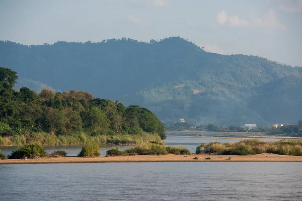 位于泰国清莱省蒋洪镇的湄公河上的风景 Thailand Chiang Khong November 2019 — 图库照片