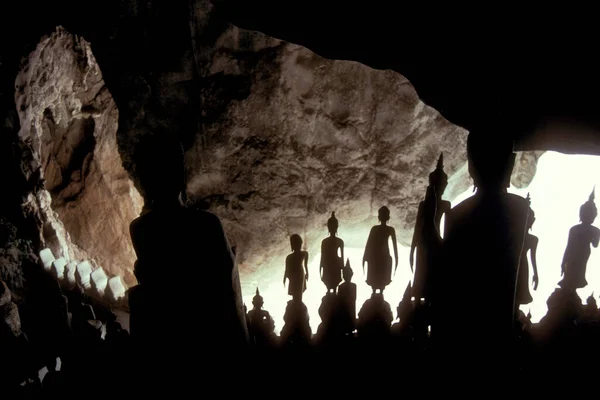 ラオス北部のラオスのビエンチャン市の北にある朴王の仏洞 ラオス ルアンパバーン1996年7月 — ストック写真