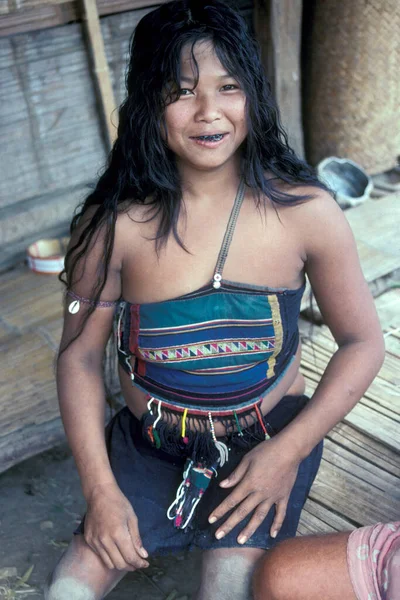 ラオス北部のムアンナムタ県ムアンシン村の人々 1996年7月ラオス パクセ — ストック写真