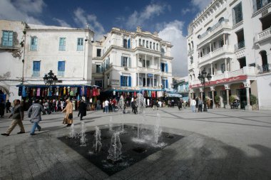  Tunus 'un kuzeyindeki Eski Tunus şehrindeki Place de la Kasbah, Tunus, Sidi Bou Sair, Mart 2009