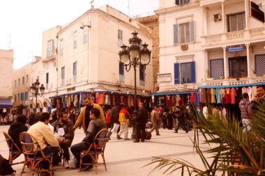  Tunus 'un kuzeyindeki Eski Tunus şehrindeki Place de la Kasbah, Tunus, Sidi Bou Sair, Mart 2009