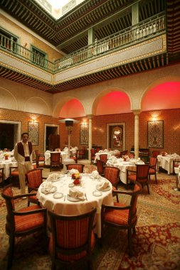 Tunus 'un kuzeyindeki Eski Tunus, Tunus, Tunus, Sidi Bou Sair, Mart 2009' da Souq, Market veya Pazar 'da geleneksel bir Saray Restoranı.