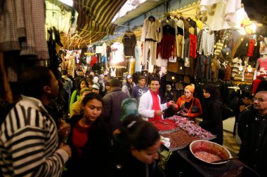 Tunus 'un kuzeyindeki Tunus, Tunus, Sidi Bou Sair, Mart 2009' da, Souq, Market veya Pazar 'da bir pazar.