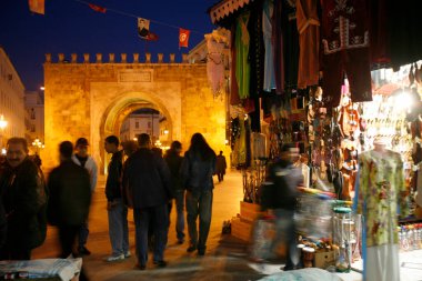 Tunus 'un kuzeyinde, Tunus' un kuzeyinde yer alan Place de la Kasbah 'daki pazar ve Souq, Kuzey Afrika, Tunus, Sidi Bou Sair, Mart 2009