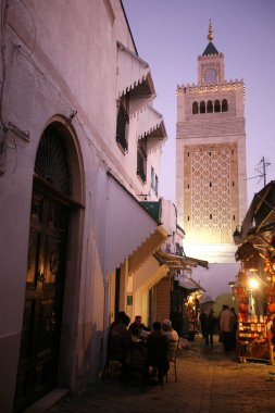 Tunus 'un kuzeyindeki Medine' deki Ez Zitouna veya El Zaytuna Camii, Kuzey Afrika, Tunus, Sidi Bou Sair, Mart 2009