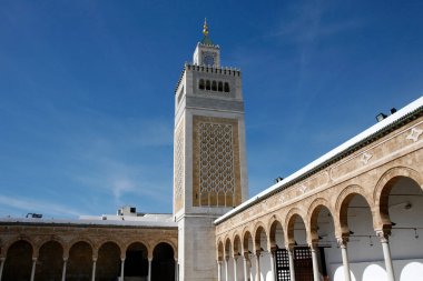 Tunus 'un kuzeyindeki Medine' deki Ez Zitouna veya El Zaytuna Camii, Kuzey Afrika, Tunus, Sidi Bou Sair, Mart 2009