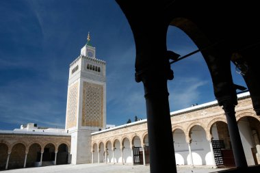 Tunus 'un kuzeyindeki Medine' deki Ez Zitouna veya El Zaytuna Camii, Kuzey Afrika, Tunus, Sidi Bou Sair, Mart 2009