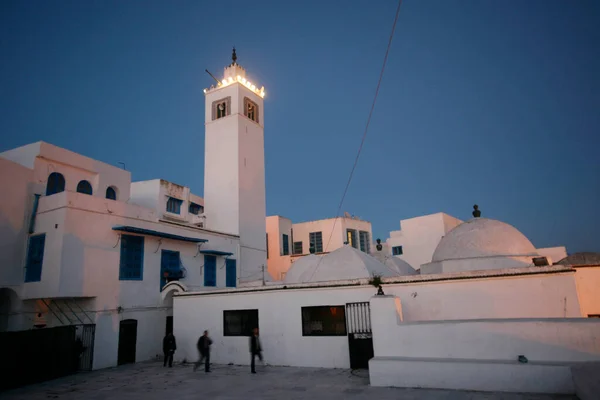 シディ ブーのモスクはシディ ブーの旧市街で言った北アフリカ チュニジア シディ 2009年3月にチュニジアの北部のチュニス市の近くに言った — ストック写真