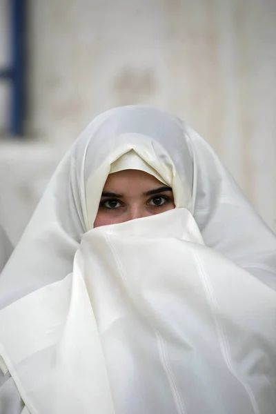 Tunisisk Muselman Kvinnor Traditionell Tunisien Kläder Gamla Stan Sidi Bou — Stockfoto