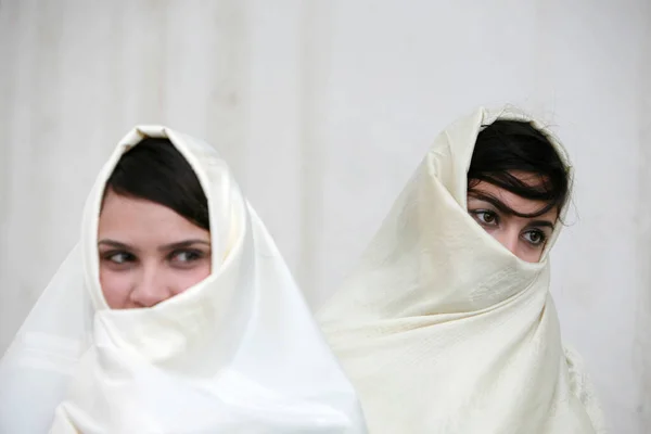 Tunesische Musliminnen Traditioneller Tunesischer Kleidung Der Altstadt Von Sidi Bou — Stockfoto