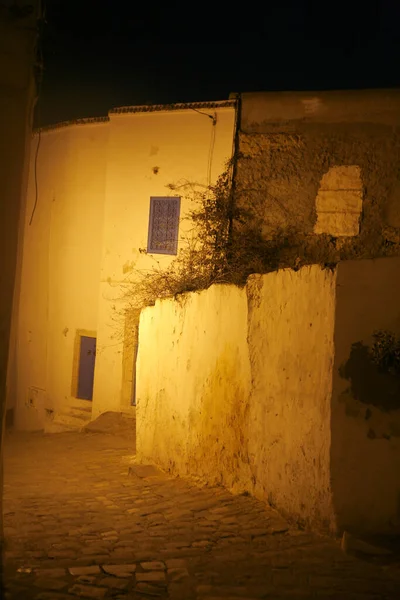 シディ ブーの旧市街の路地は 北アフリカ チュニジア シディ 2009年3月にチュニジア北部のチュニス市の近くで言いました — ストック写真